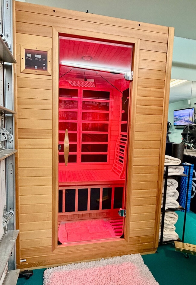 Building Photo - 509 S Willow Ave