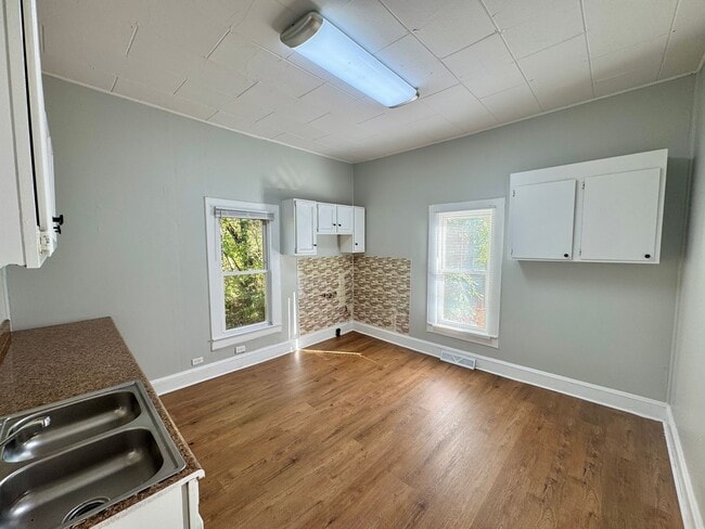 Building Photo - Statesville HWY 70 - 2BD/ 1 BA