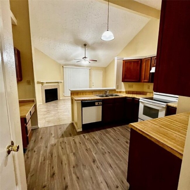 Building Photo - 3830 Westheimer Pl Dr