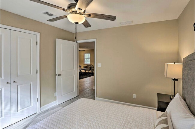 Building Photo - 2403 Hideaway Ct