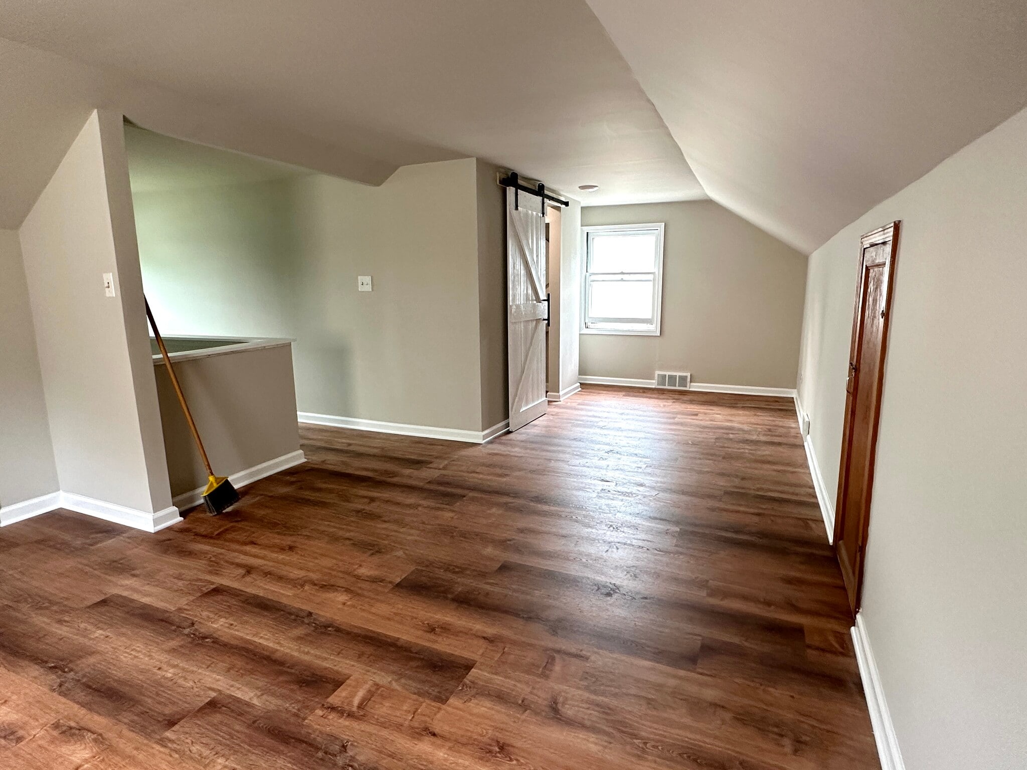 Building Photo - 69 W Annabelle Ave