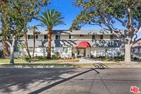 Building Photo - 115 N Oak St