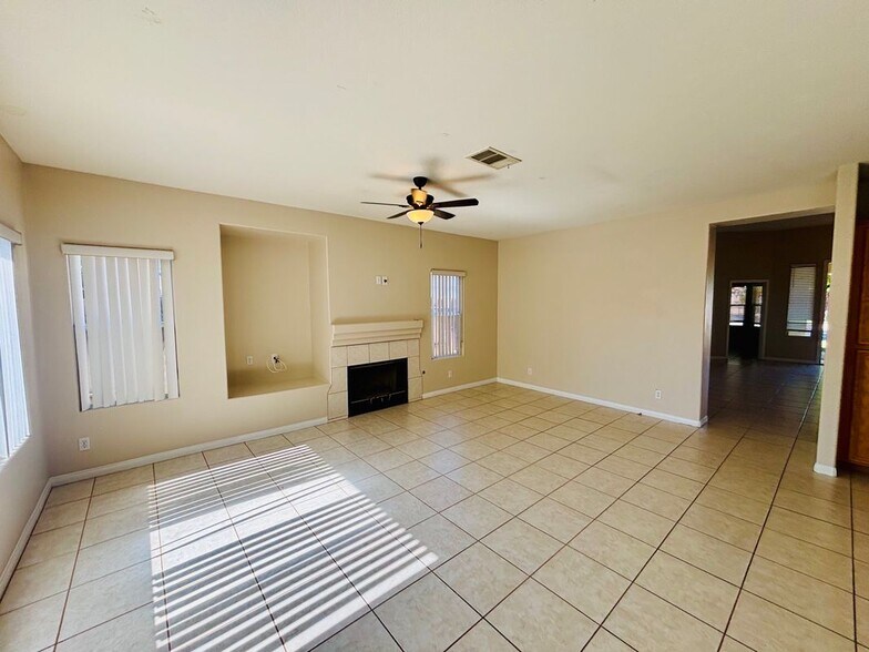 Building Photo - 42309 Portland Ln