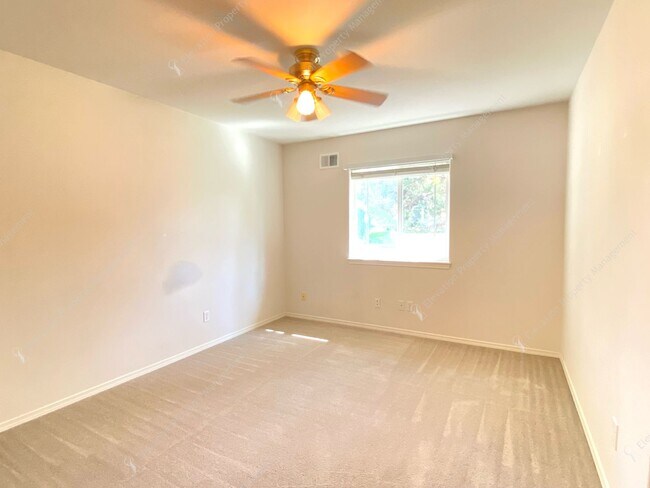 Building Photo - **Unfurnished** Spacious single-level 3 BR...