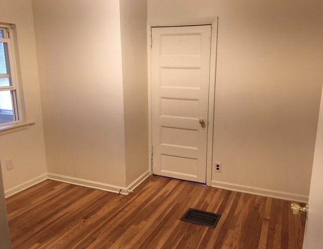 Building Photo - 4 Bedroom Single Family Home in West Haven