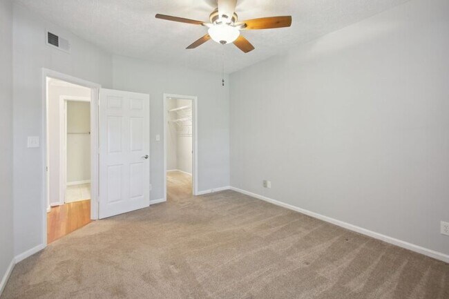 Building Photo - 1250 Parkwood Cir SE