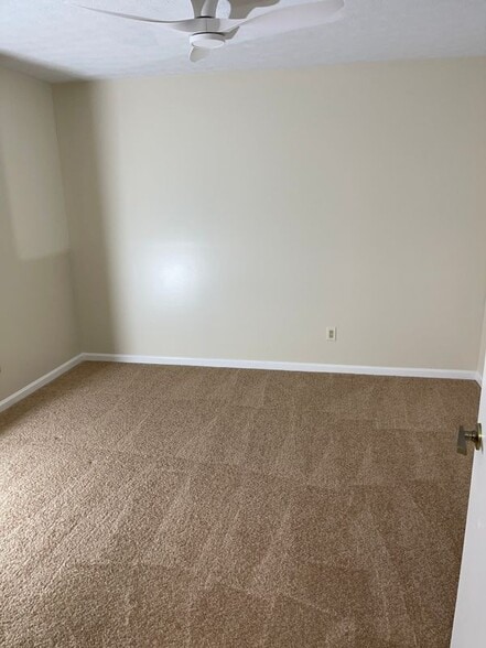Building Photo - 44755 Woodlake Ct