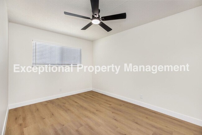 Building Photo - Ready to move in 2 bedroom 1 bath home
