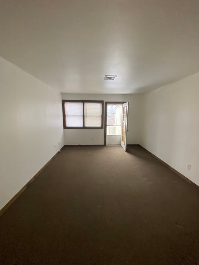 Primary Photo - 214 W Rd