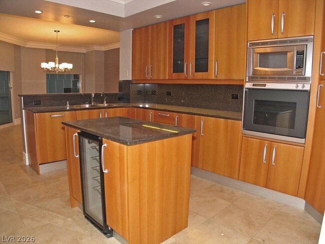 Building Photo - 2747 Paradise Rd