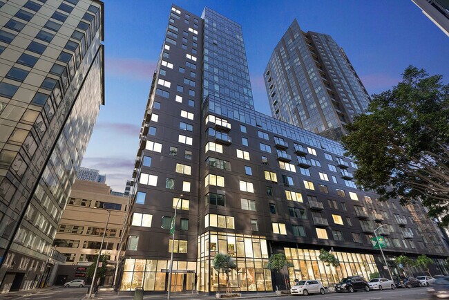 Building Photo - 18 10th St