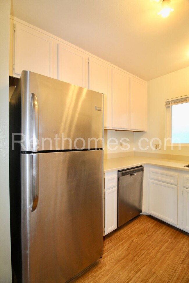 Building Photo - Allied Gardens, 6725 Mission Gorge Road #2...