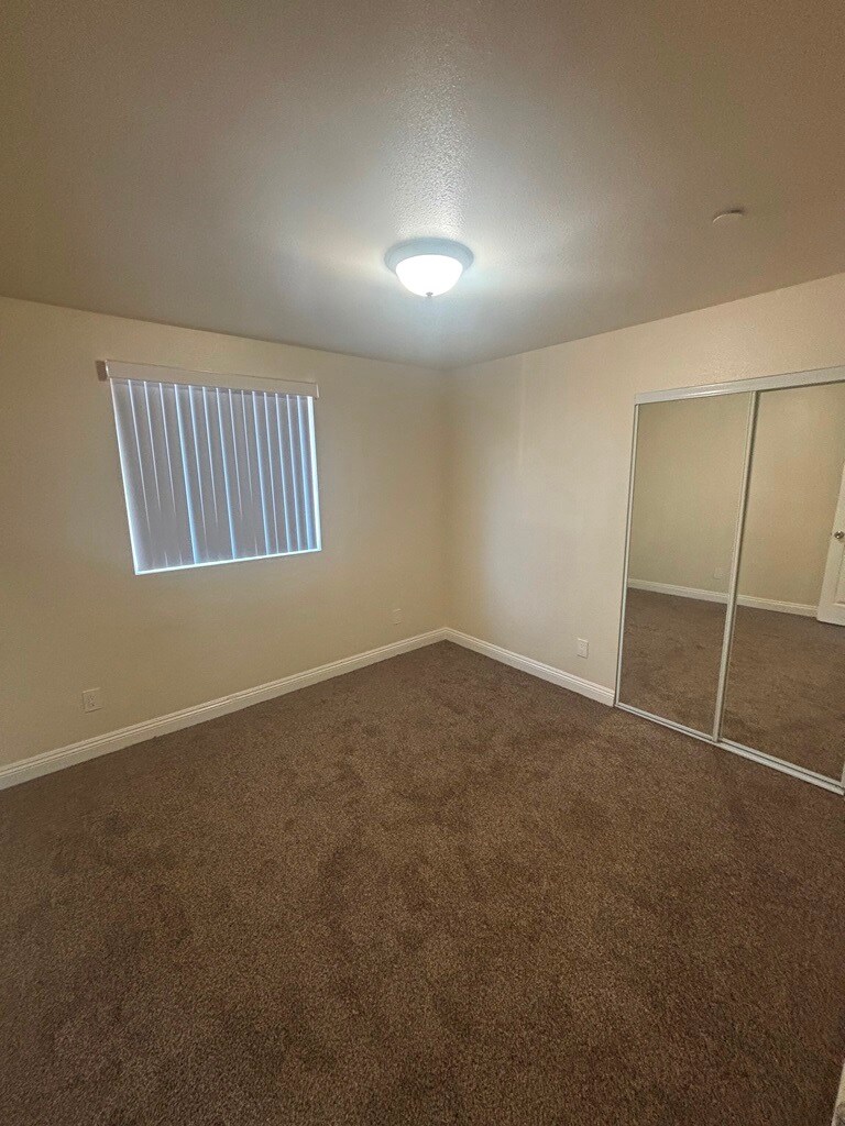 Building Photo - 8848 Orchard Ave