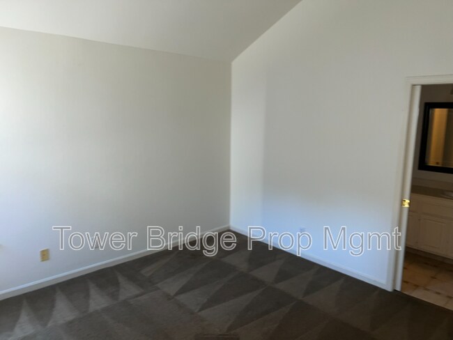 Building Photo - 5813 Shelldrake Ct