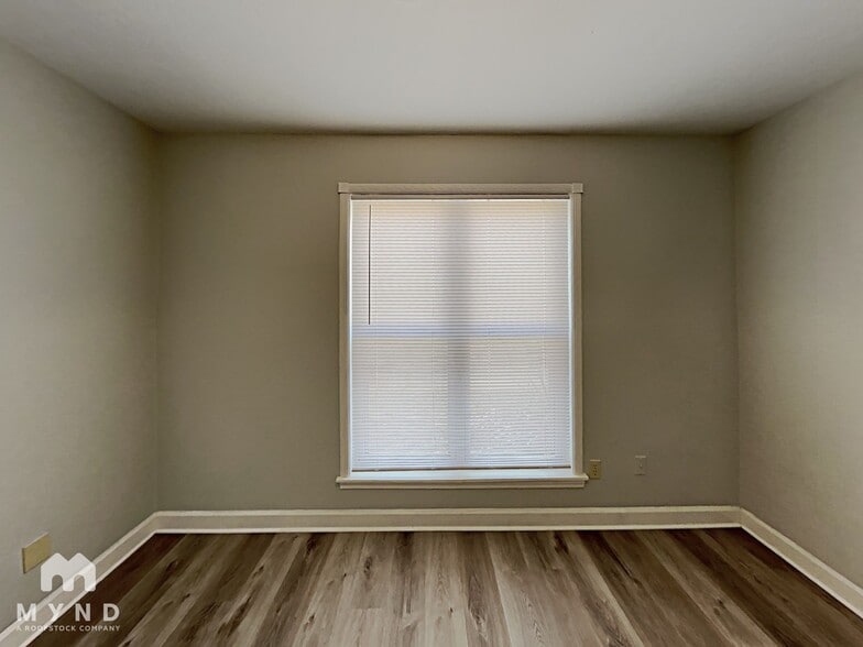 Building Photo - 3056 Darrow St