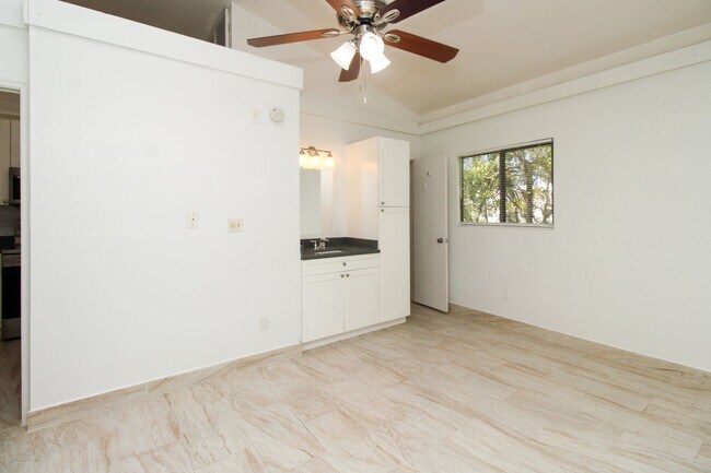 Building Photo - ANNUAL UNFURNISHED ** Wiggins Pass West **...