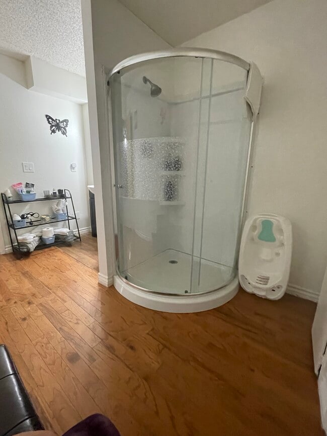 Building Photo - 1373 1st Ave