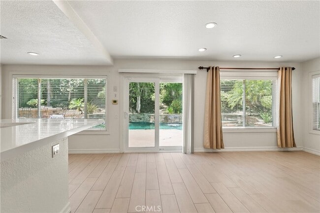 Building Photo - 28501 El Sur