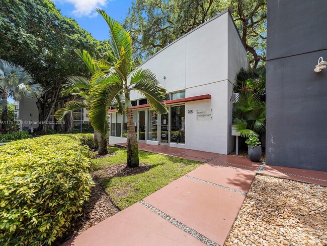 Building Photo - 750 NE 64th St