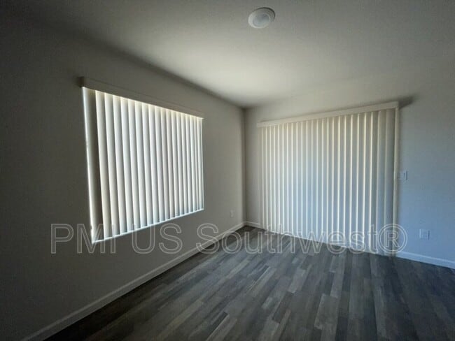 Building Photo - 6564 S Mystic Ave