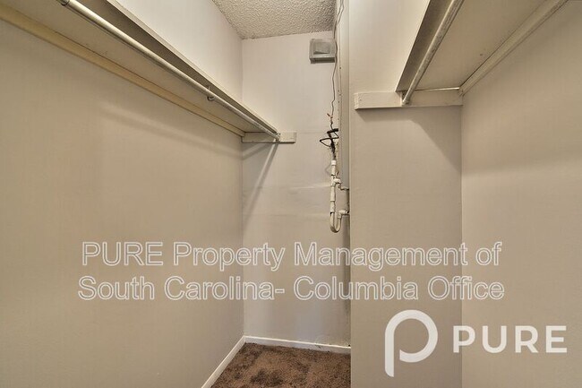 Building Photo - 2915 Chatsworth Rd