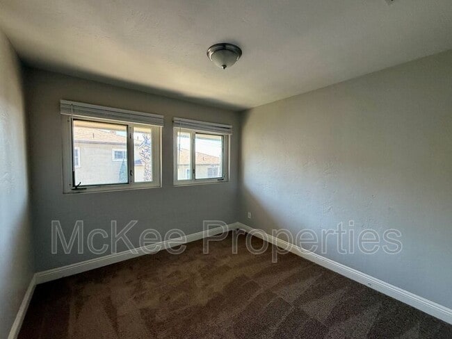 Building Photo - 2321 Brant St