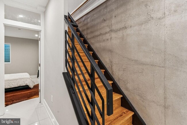 Building Photo - 1514 S Bambrey St