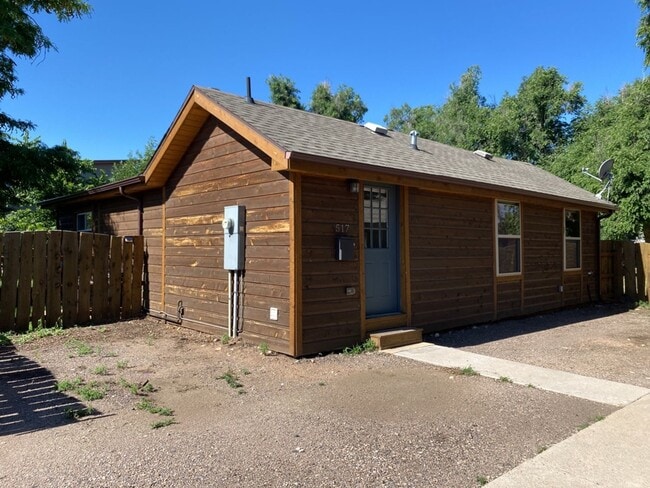 Building Photo - Updated Old Town 3 Bed 2 Bath Home w/ fenced yard and 1 car garage