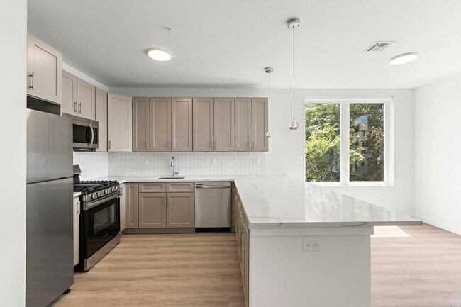 Building Photo - 306 Bergen Ave