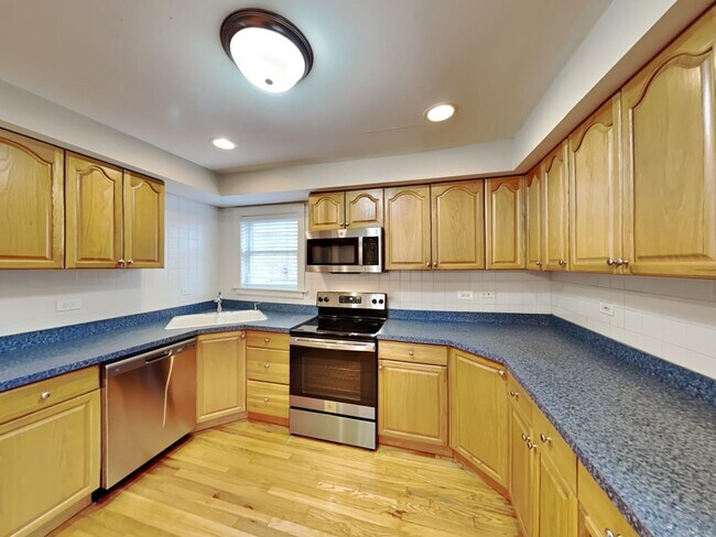 Building Photo - 2329 N 77th Ct