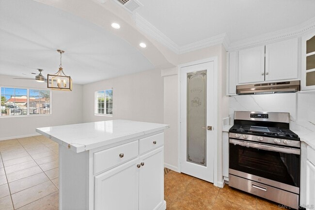 Building Photo - 1749 Dahlia Ave