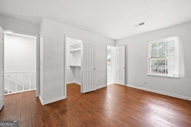 Building Photo - 151 Old Ferry Way