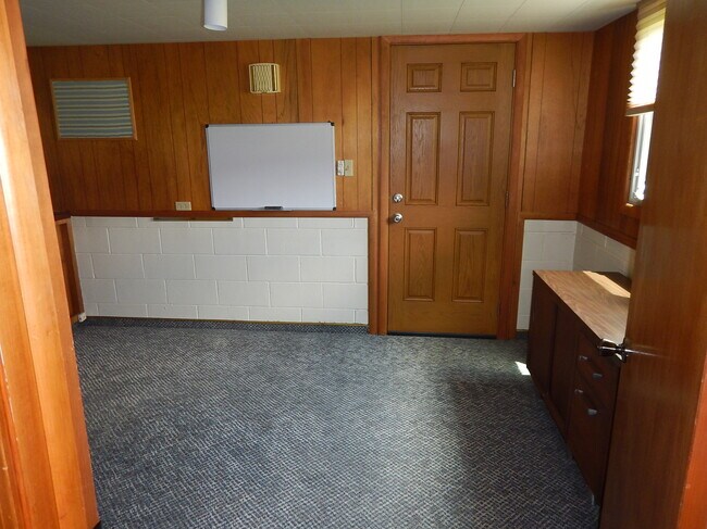 Building Photo - 2214 Anna Ave