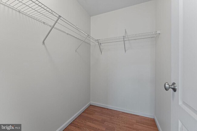 Building Photo - 702 Anoosh Ct