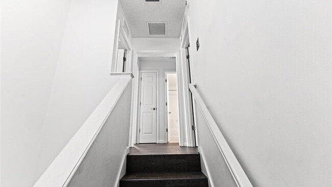 Building Photo - 406 Leawood Cir