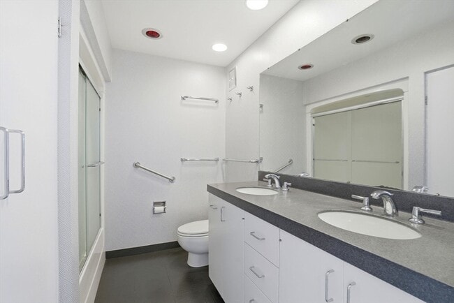 Building Photo - 150 W Concord St