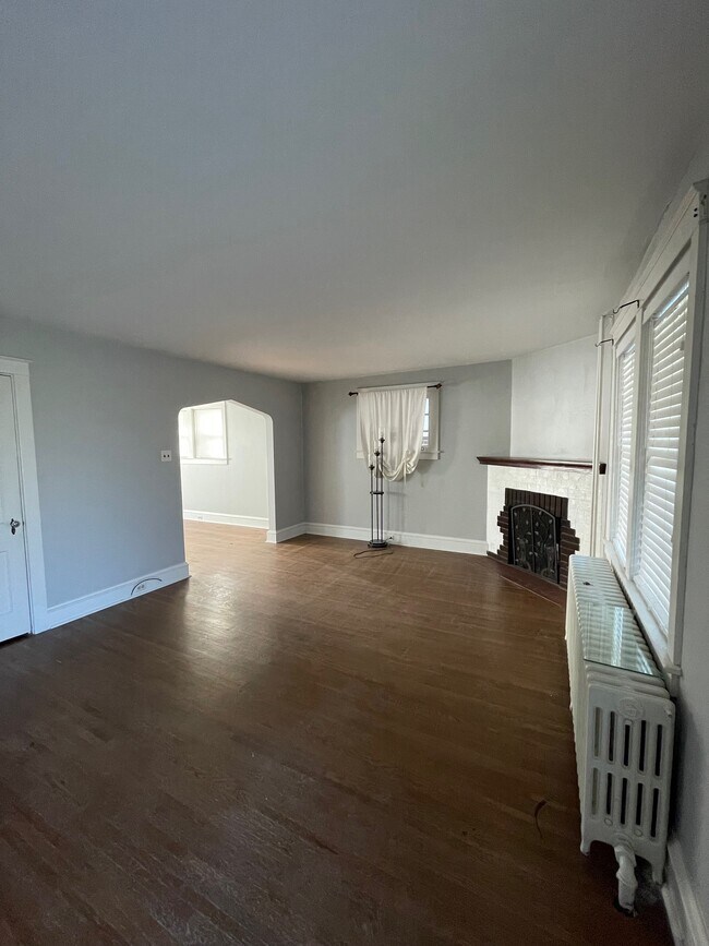 Building Photo - 714 3rd St