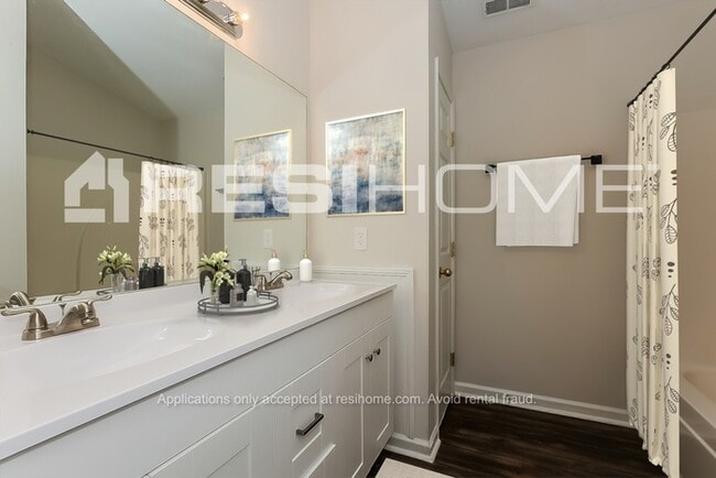 Building Photo - 632 Zellwood Dr