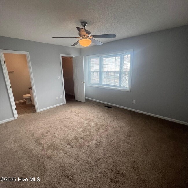 Building Photo - 2355 Vineyard Dr