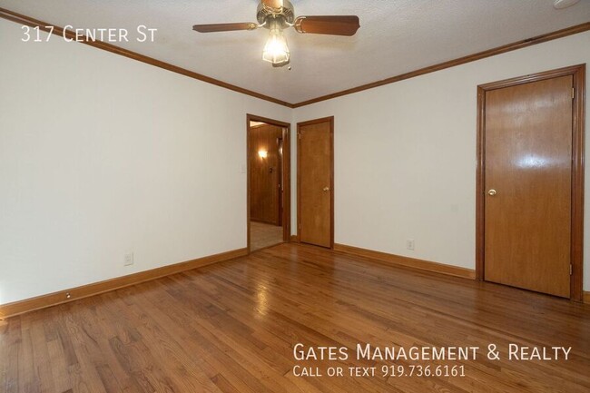 Building Photo - 317 Center St