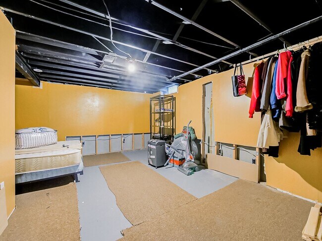 Building Photo - 41562 Bedford Dr