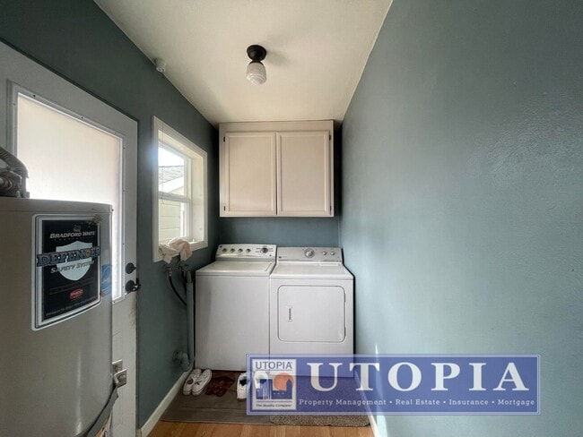 Building Photo - Beautiful 2Bed/1Ba Home on Large Corner Lot with 2-Car Garage