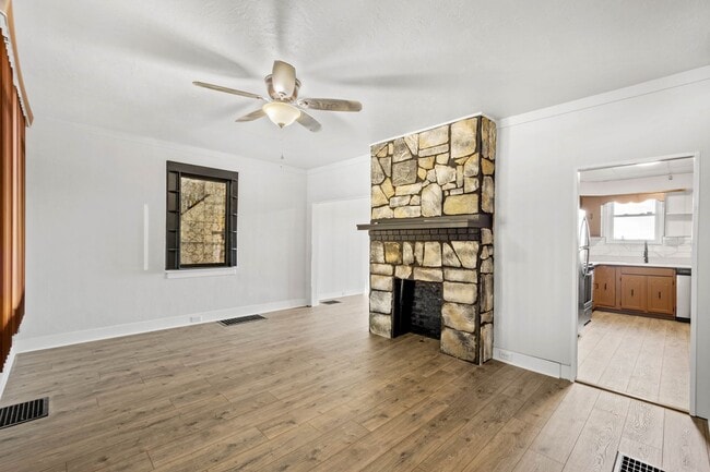 Building Photo - Stunning 3 bedroom home in Bon Air available September 1!