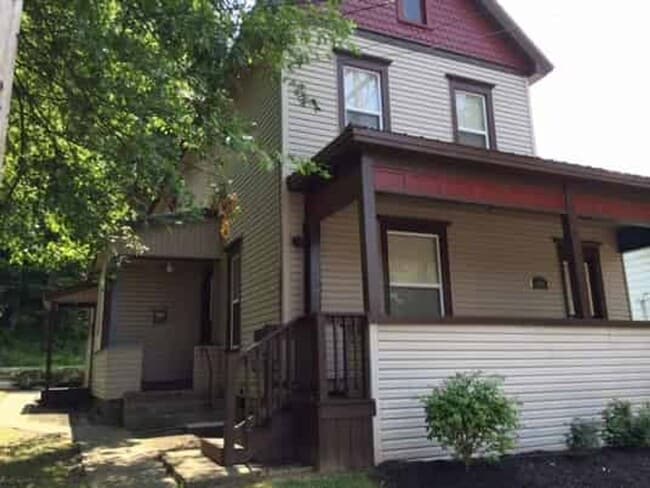 Building Photo - 464 Poplar St