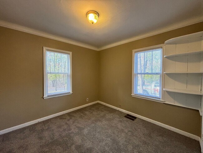 Building Photo - 4 bedroom, 2 bathroom home in the peaceful community of Mahtomedi access to White Bear Lake