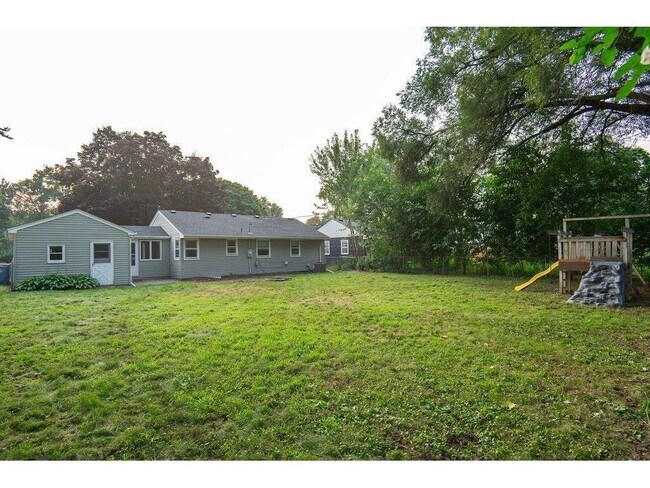 Building Photo - 5412 Maryland Ave N
