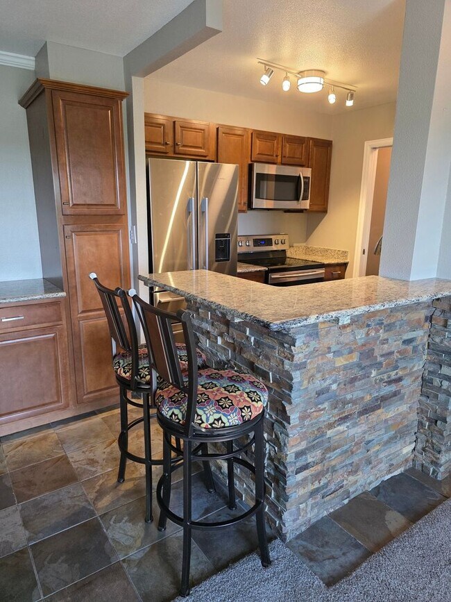 Building Photo - Remodeled 1 BDR in Capital Hill.  Location...