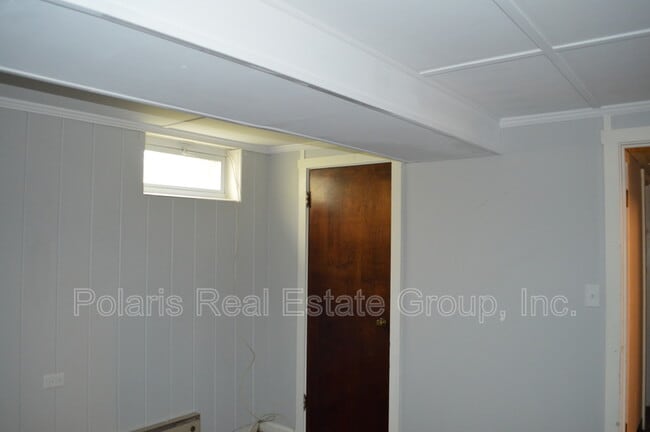 Building Photo - 6057 Rosslyn Ave