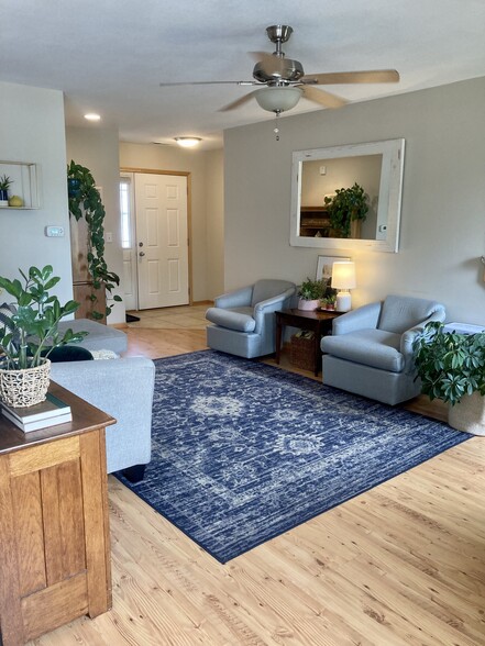 living room - 906 SE Crossings Ln