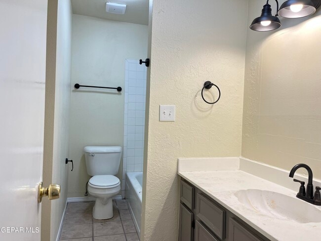 Building Photo - 11016 Pebble Hills Blvd